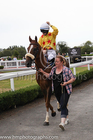 01st Sennockian Sta rand D E Hogan ( 2 , yellow, red stars ) Trainer - S Fahey , Owner - Michael Allen