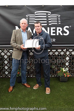 01st Sennockian Star and D E Hogan ( 2 , yellow, red stars ) Trainer - S Fahey , Owner - Michael Allen