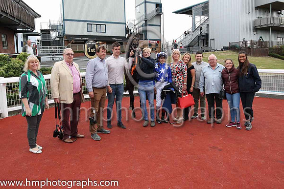 01st Cache Queen and R P Whelan ( 4 , blue, white stars ) Trainer - A McGuinness , Owner - Conor Hughes