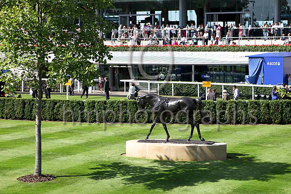 Yeats Statue  at Ascot - IMG_9931-e