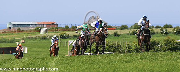 01st VAL MOME (FR) and M J O'Hare ( 19 , WHITE,light blue chevron; white sleeves; light blue cap ) Trainer: J.G. Cosgrave,, Owner : J.G. Cosgrave