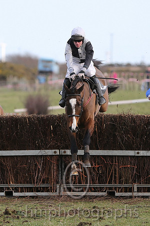 01 Ballyarthur  Derek O'Connor - Trainer : Colin S McKeever, Black and white qtrd