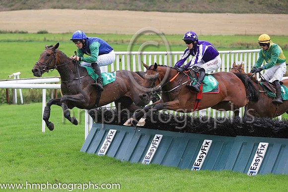 07th Jeremys Dream and A Ring ( 9 , purple, white seams ) Trainer - G Elliott , Owner - Baltimore Stables Syndicate