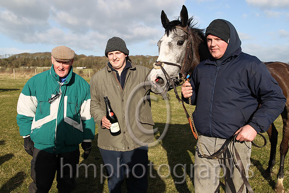 01 Monbeg Rose  R James - Trainer : Donnchadh Doyle, Green, orange spots