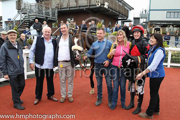 01st Lusis Naturea and Ms K Ferris 7 ( 15 , black, red diamond ) Trainer - Eoin Barry , Owner - Miss K McNeilly