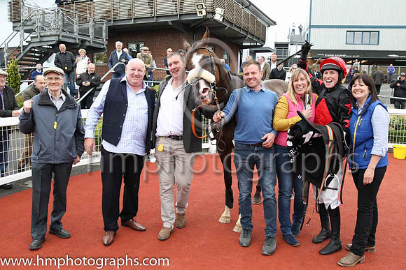 01st Lusis Naturea and Ms K Ferris 7 ( 15 , black, red diamond ) Trainer - Eoin Barry , Owner - Miss K McNeilly