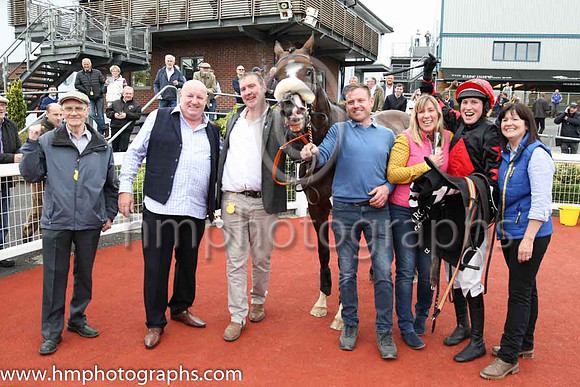 01st Lusis Naturea and Ms K Ferris 7 ( 15 , black, red diamond ) Trainer - Eoin Barry , Owner - Miss K McNeilly