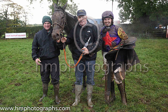 01st KINGSTON COLLEGE and B O'Neill ( 7 , PURPLE,red star; yellow sleeves,red stars; purple cap,red star ) Trainer: Colin Bowe,, Owner : S. Shanahan