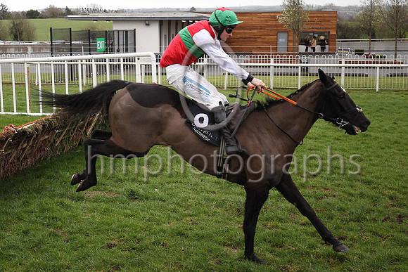 01st L?attesa and B Browne ( 9 , red, green hoop ) Trainer - Shane Nolan , Owner - Red Green  White Syndicate
