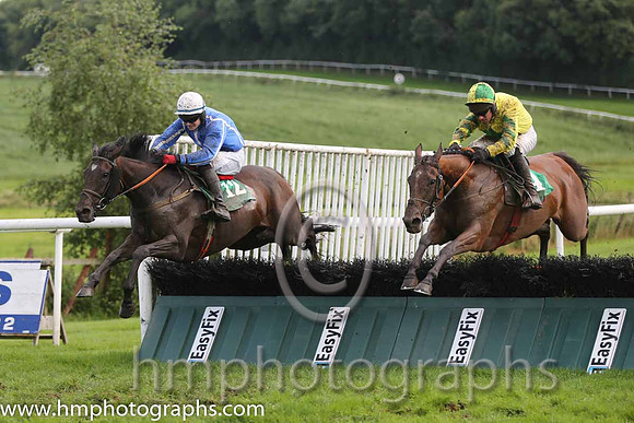 02 Lucky Pigeon & K C Sexton - 2nd (12, blue, white seams) &  01 I C Gold & P Carberry - winners (4, yellow, green star) - AA1V0921
