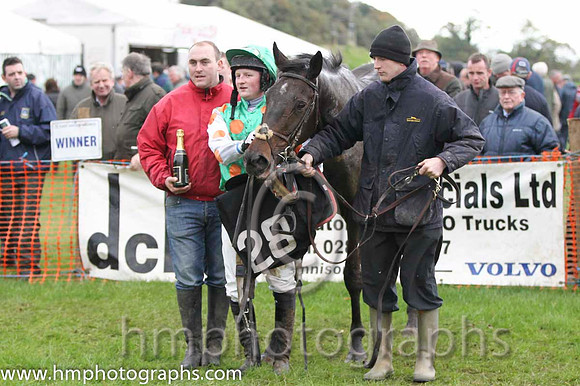 01 Lawless Island & R A Latta - winner (28, emerald green, orange spots) - FT8E9414-62