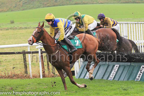 01st Caerleon Kate and D F O'Regan ( 2 , royal blue and yellow hoops ) Trainer - C A McBratney , Owner - Templeburn Racing Syndicate