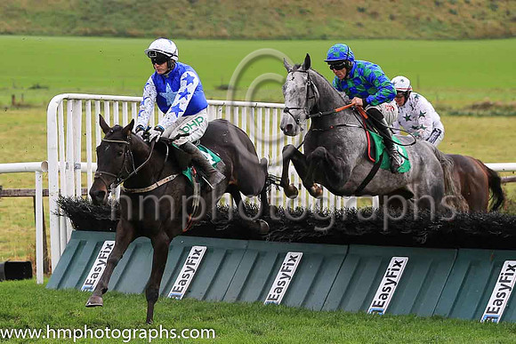01st Silver Star and D N Russell ( 3 , royal blue and emerald green check ) Trainer - G Elliott , Owner - Royal?s  Blue Syndicate