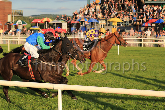01st Set To Fire  Sean Davis (12, royal blue, royal blue and yellow sleeves) Trainer John James Feane, Owner Ms Orlagh Reynolds