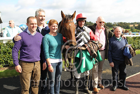 01st Urban Dusk ( 7 , white  black chevrons ) and D.R. Fox (3) - Trainer : Mark Michael McNiff - Owner : Sligo Racing Club