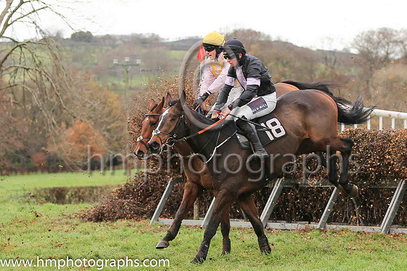 01st BEYOND REDEMPTION and J J Codd ( 18 , BLACK,mauve panel; black sleeves,mauve armlet; black cap ) Trainer: Peter J. Flood , Owner : Partnership Pioneer Racing