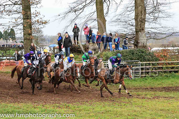 01st ANGELIC MOON and l O'Carroll ( 3 , DARK GREEN  PURPLE QTD; dark green  purple hlvd sleeves; dark green  purple qtd cap ) Trainer: Mrs Sarah Dawson,, Owner : Susan Scott