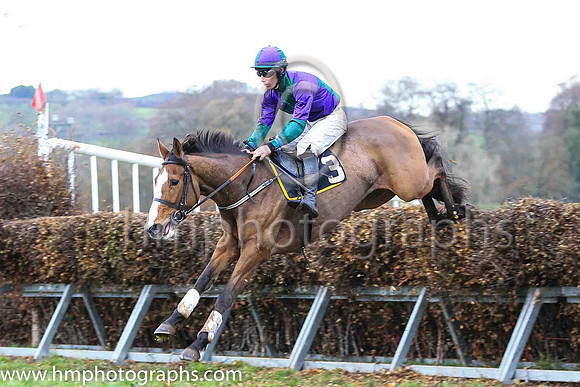 01st ANGELIC MOON and l O'Carroll ( 3 , DARK GREEN  PURPLE QTD; dark green  purple hlvd sleeves; dark green  purple qtd cap ) Trainer: Mrs Sarah Dawson,, Owner : Susan Scott