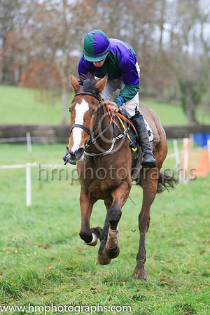 01st ANGELIC MOON and l O'Carroll ( 3 , DARK GREEN  PURPLE QTD; dark green  purple hlvd sleeves; dark green  purple qtd cap ) Trainer: Mrs Sarah Dawson,, Owner : Susan Scott