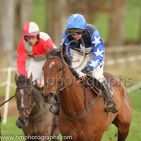 01st HI MURPHY and N McParlan ( 4 , ROYAL BLUE,white star; royal blue sleeves,white stars; royal blue cap,white stars ) Trainer: Sean McParlan , Owner : Peter Murphy