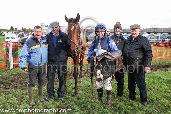 01st HI MURPHY and N McParlan ( 4 , ROYAL BLUE,white star; royal blue sleeves,white stars; royal blue cap,white stars ) Trainer: Sean McParlan , Owner : Peter Murphy