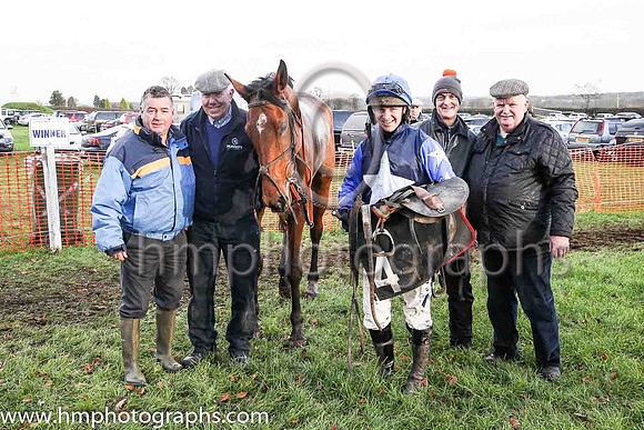 01st HI MURPHY and N McParlan ( 4 , ROYAL BLUE,white star; royal blue sleeves,white stars; royal blue cap,white stars ) Trainer: Sean McParlan , Owner : Peter Murphy