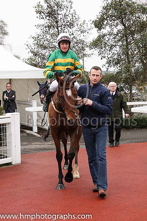 01st Sancta Simona and B J Geraghty ( 5 , orange and green hoops ) Trainer - W P Mullins , Owner - John P McManus