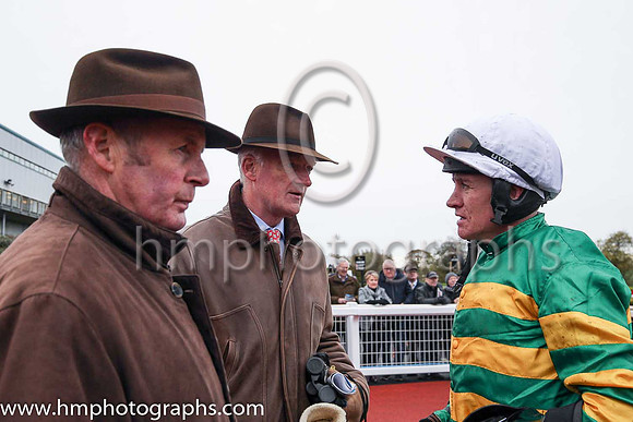 01st Sancta Simona and B J Geraghty ( 5 , orange and green hoops ) Trainer - W P Mullins , Owner - John P McManus