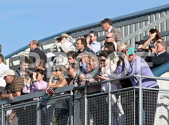 Expectant Punters! - FT8E0932-e