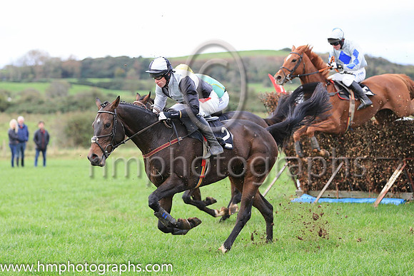 01st GETAMAN and Derek O'Connor ( 2 ,Antrim (H) - BLACK  WHITE QTD; black  white hlvd sleeves; white cap ) Trainer: Colin S. McKeever , Owner : W.W. Dennison