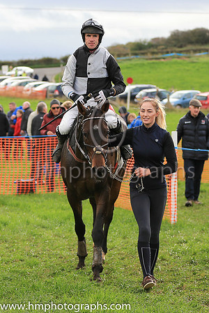 01st GETAMAN and Derek O'Connor ( 2 ,Antrim (H) - BLACK  WHITE QTD; black  white hlvd sleeves; white cap ) Trainer: Colin S. McKeever , Owner : W.W. Dennison