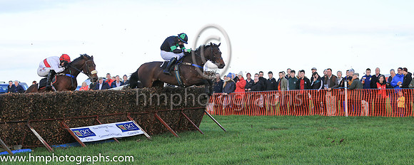 01st DRUMNAGREAGH and B G Crawford ( 1 , BLACK,green stripe; black sleeves,green armlet; black  green qtd cap ) Trainer: S.R.B. Crawford , Owner : Alastair McKay