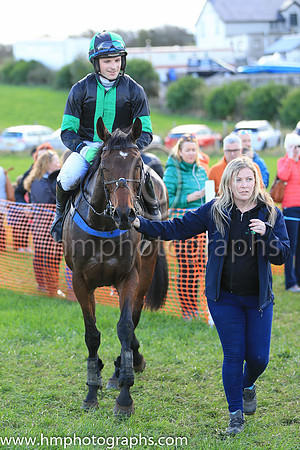 01st DRUMNAGREAGH and B G Crawford ( 1 , BLACK,green stripe; black sleeves,green armlet; black  green qtd cap ) Trainer: S.R.B. Crawford , Owner : Alastair McKay