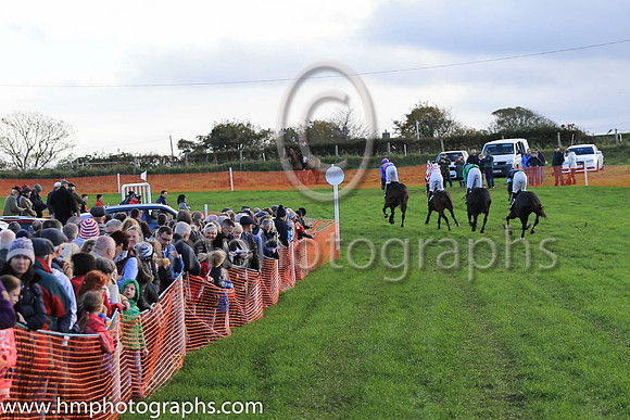 01st MR BOSS MAN and L McGuinness ( 6 , WHITE,red chevrons; white sleeves,red chevrons; white  red striped cap ) Trainer: Nigel Slevin , Owner : Slevin, Camillus