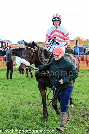 01st MR BOSS MAN and L McGuinness ( 6 , WHITE,red chevrons; white sleeves,red chevrons; white  red striped cap ) Trainer: Nigel Slevin , Owner : Slevin, Camillus