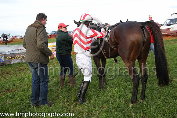 01st MR BOSS MAN and L McGuinness ( 6 , WHITE,red chevrons; white sleeves,red chevrons; white  red striped cap ) Trainer: Nigel Slevin , Owner : Slevin, Camillus