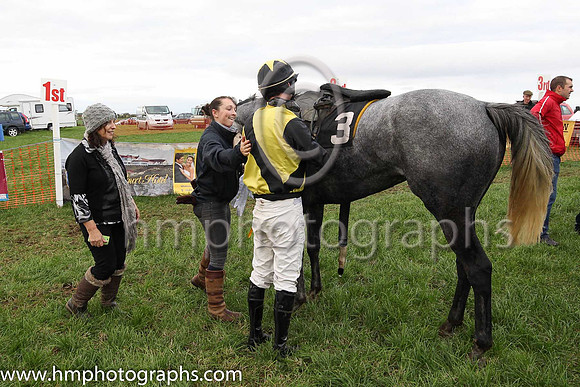 01st MINIMUM MIX (GB) and J J Walsh ( 3 , YELLOW,black sash; black sleeves; black cap,yellow star ) Trainer: John Edward Walsh,, Owner : John Edward Walsh