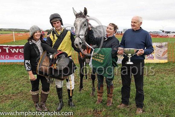 01st MINIMUM MIX (GB) and J J Walsh ( 3 , YELLOW,black sash; black sleeves; black cap,yellow star ) Trainer: John Edward Walsh,, Owner : John Edward Walsh