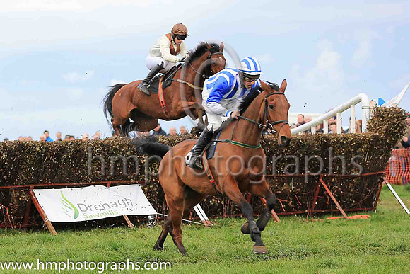 LOUGHVIEW LADDIE and M J O'Hare ( 4 , BEIGE,brown chevron; beige sleeves; brown cap ) Trainer: Mrs John B. Ross,, Owner : Macklin, Sean