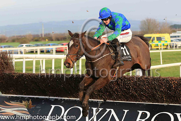 04th Biddy The Boss and G N Fox ( 11 , royal blue, emerald green stars ) Trainer - G P Cromwell , Owner - Kilbriens Syndicate