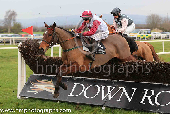 07th Milanesque and P D Kennedy ( 4 , white. Maroon star ) Trainer - P E Collins , Owner - John M Higgins