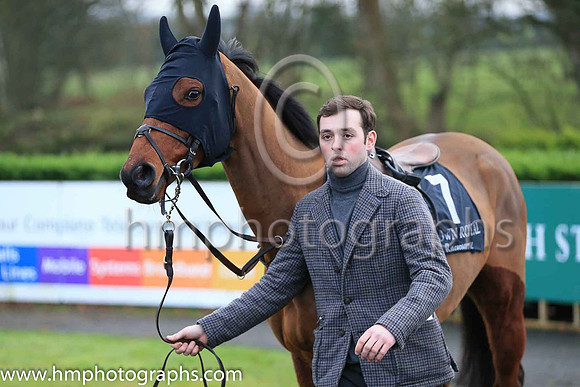 01st British Art and B Browne 2 ( 7 , emerald green and white diabolo ) Trainer - R K Watson , Owner - Cousins Plus One Syndicate