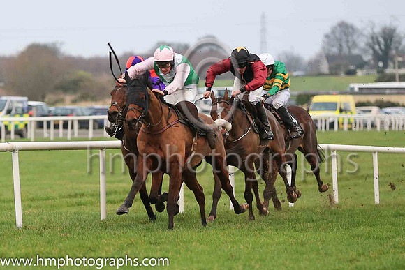 01st British Art and B Browne 2 ( 7 , emerald green and white diabolo ) Trainer - R K Watson , Owner - Cousins Plus One Syndicate