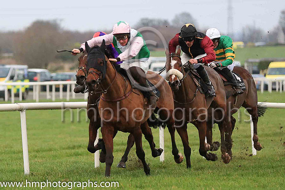 01st British Art and B Browne 2 ( 7 , emerald green and white diabolo ) Trainer - R K Watson , Owner - Cousins Plus One Syndicate