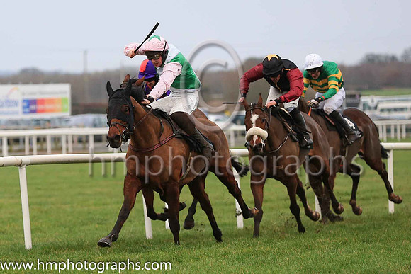 01st British Art and B Browne 2 ( 7 , emerald green and white diabolo ) Trainer - R K Watson , Owner - Cousins Plus One Syndicate