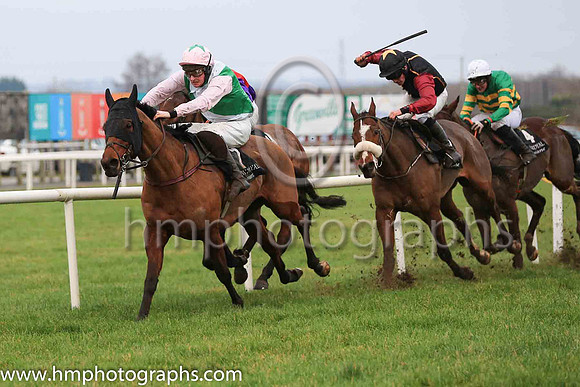 01st British Art and B Browne 2 ( 7 , emerald green and white diabolo ) Trainer - R K Watson , Owner - Cousins Plus One Syndicate