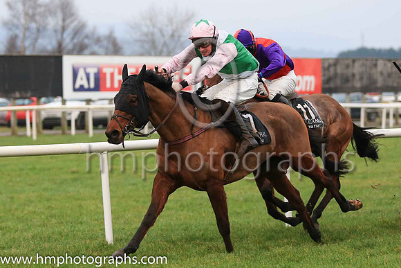 01st British Art and B Browne 2 ( 7 , emerald green and white diabolo ) Trainer - R K Watson , Owner - Cousins Plus One Syndicate