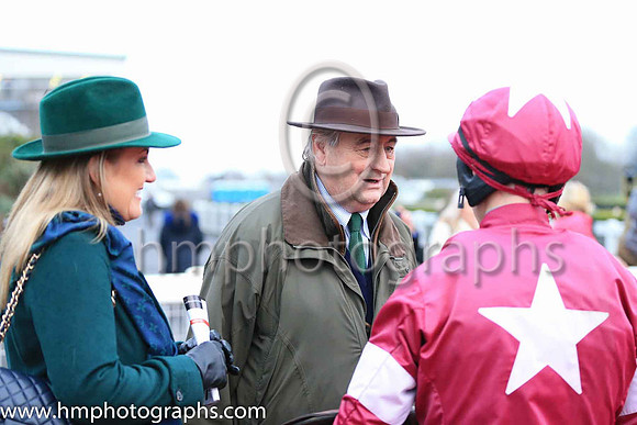 01st British Art and B Browne 2 ( 7 , emerald green and white diabolo ) Trainer - R K Watson , Owner - Cousins Plus One Syndicate