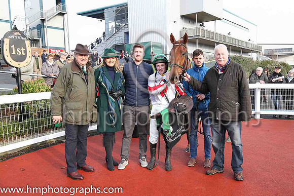 01st Getaway Kid and S W Flanagan ( 3 , white, red diamond ) Trainer - N Meade , Owner - Paul Sullivan
