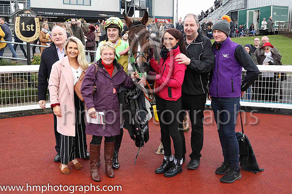 01st Allduckornodinner and G N Fox ( 11 , yellow, light green sash ) Trainer - G P Cromwell , Owner - Mrs Una Sweeney